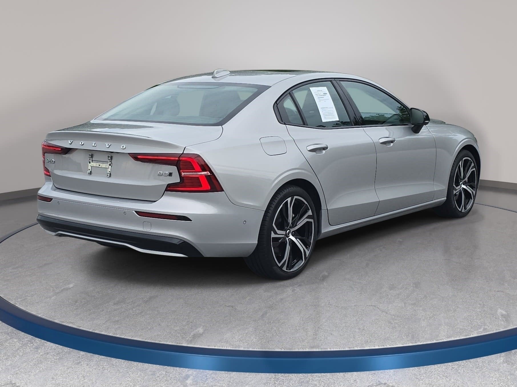 2023 Volvo S60 Plus Dark Theme