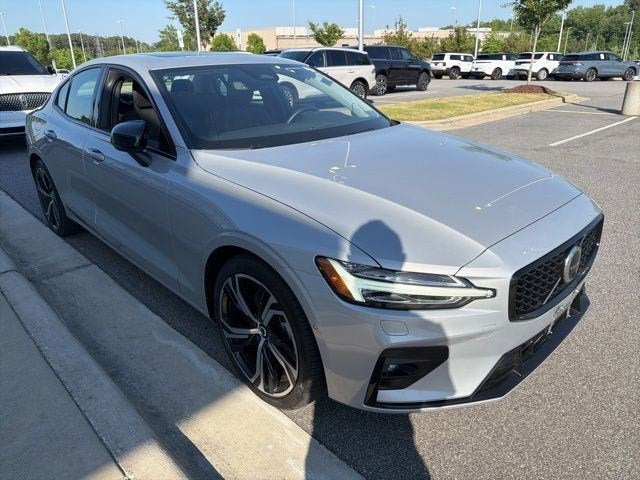 2023 Volvo S60 Plus Dark Theme
