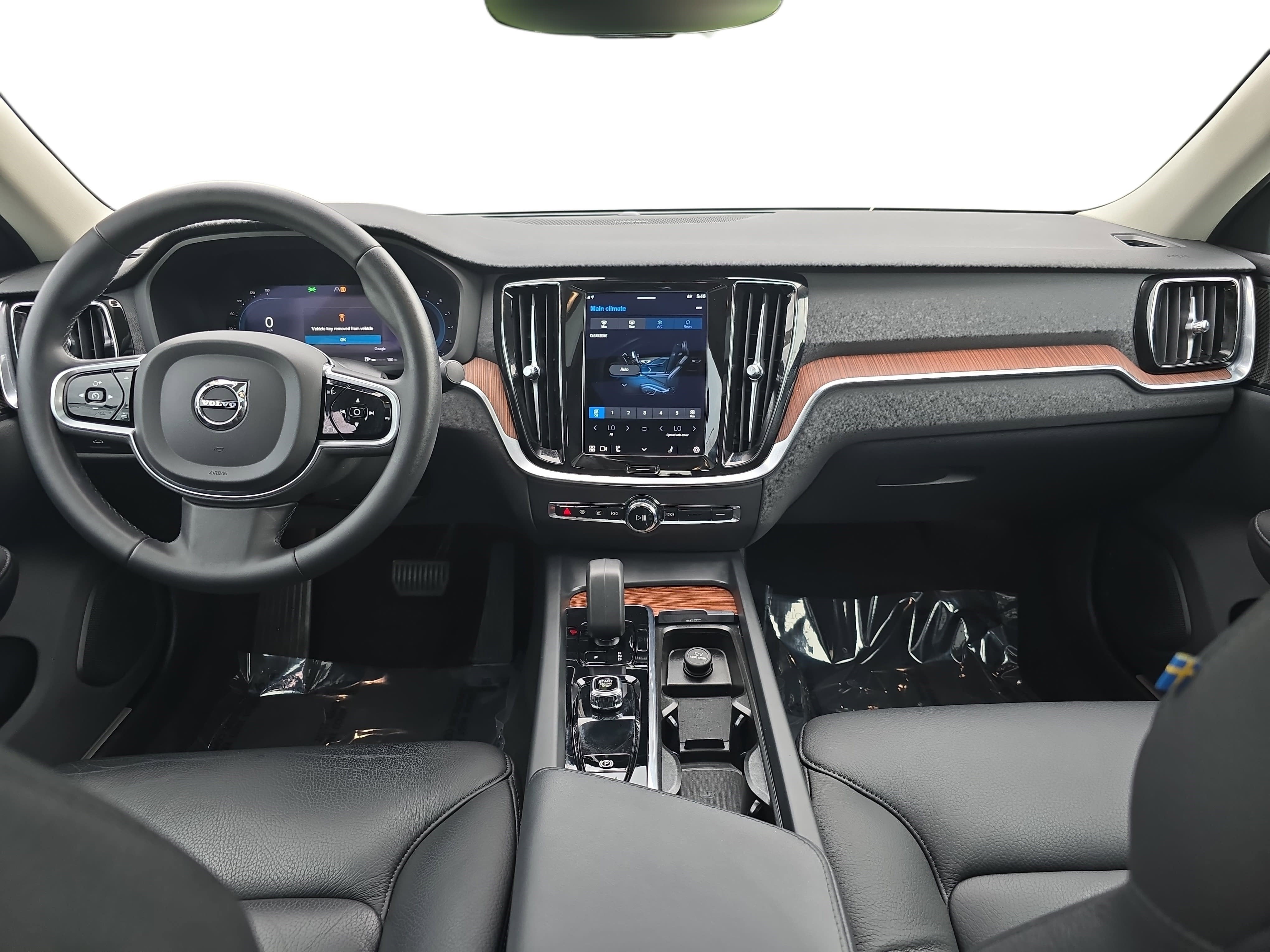 2023 Volvo S60 Plus Dark Theme