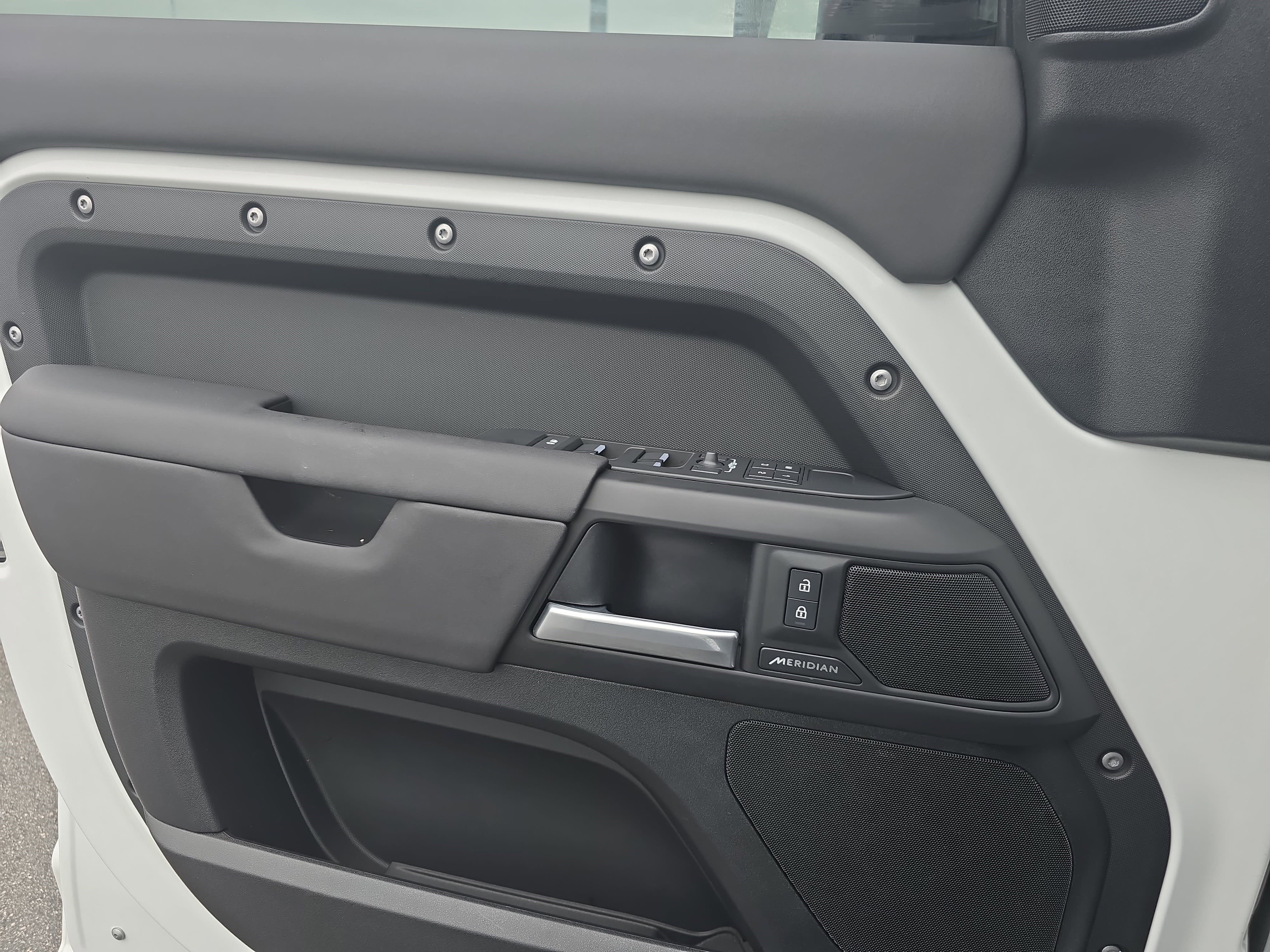 2025 Land Rover Defender S