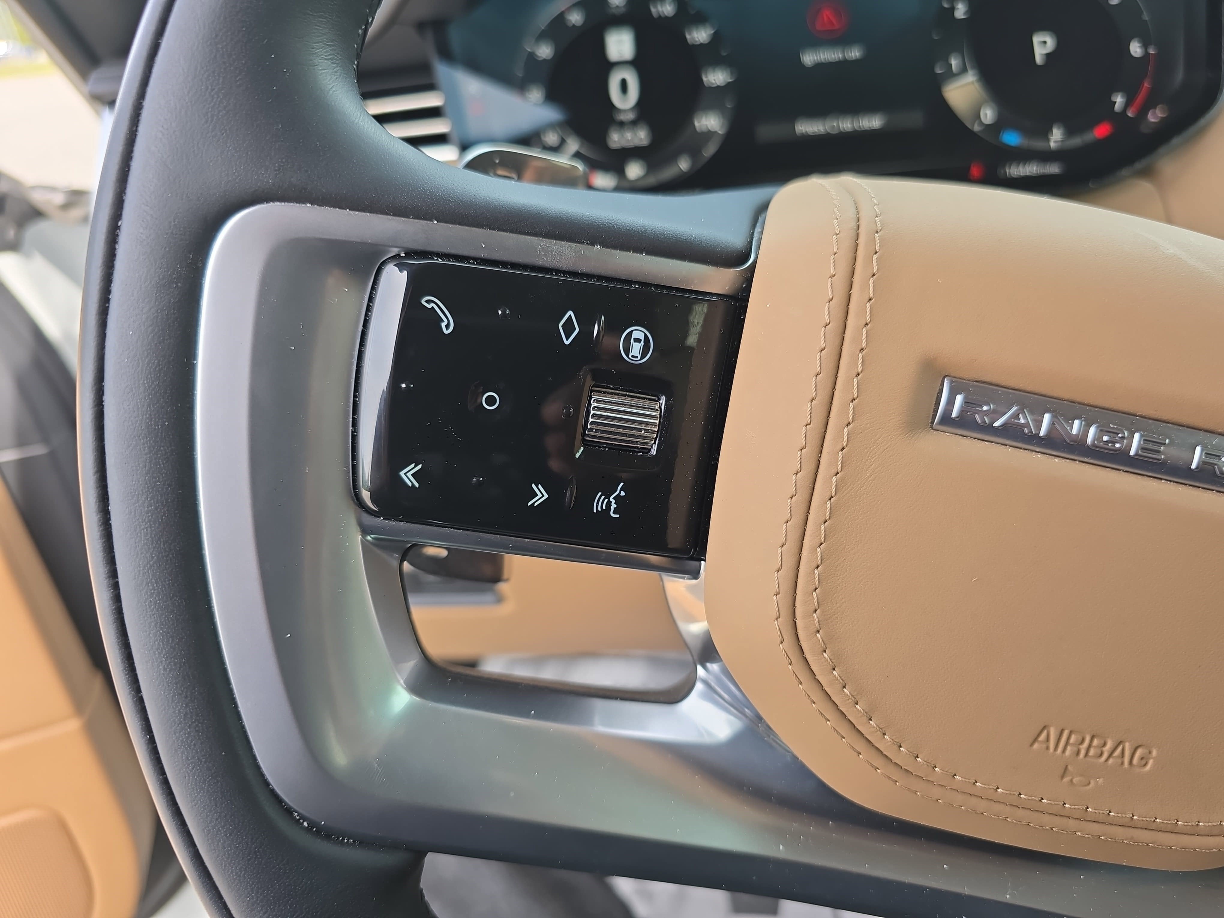 2025 Land Rover Range Rover SE