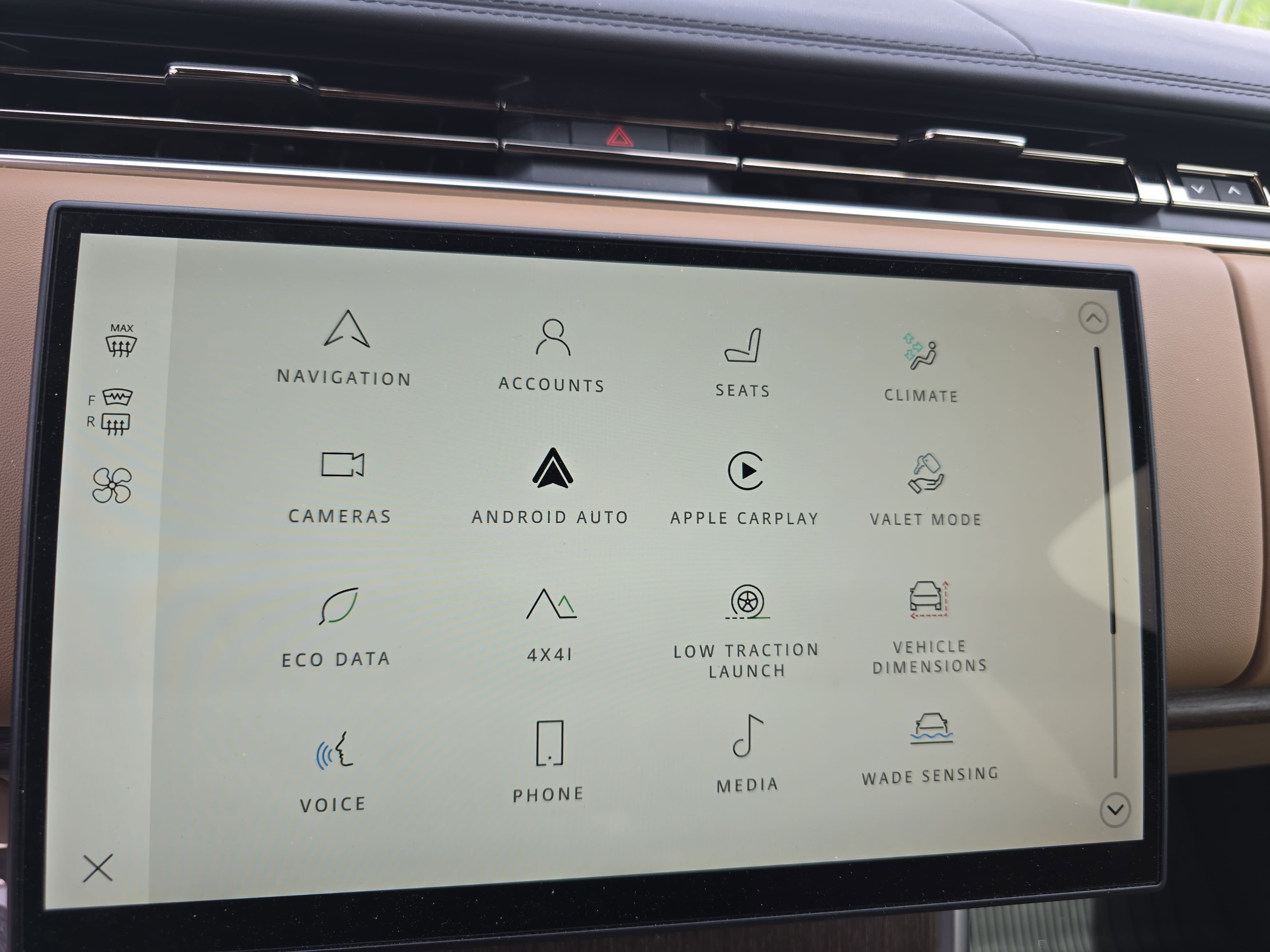 2025 Land Rover Range Rover SE