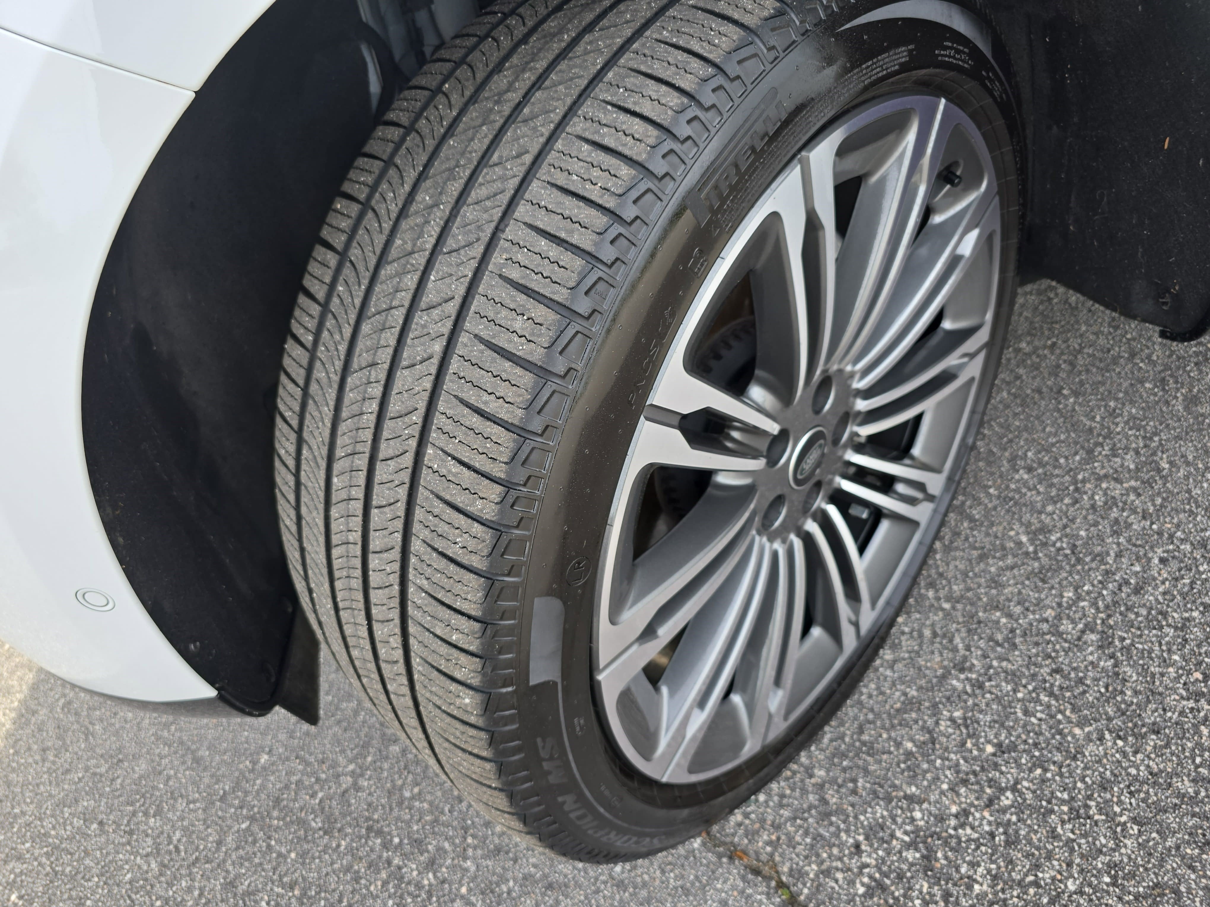 2025 Land Rover Range Rover SE