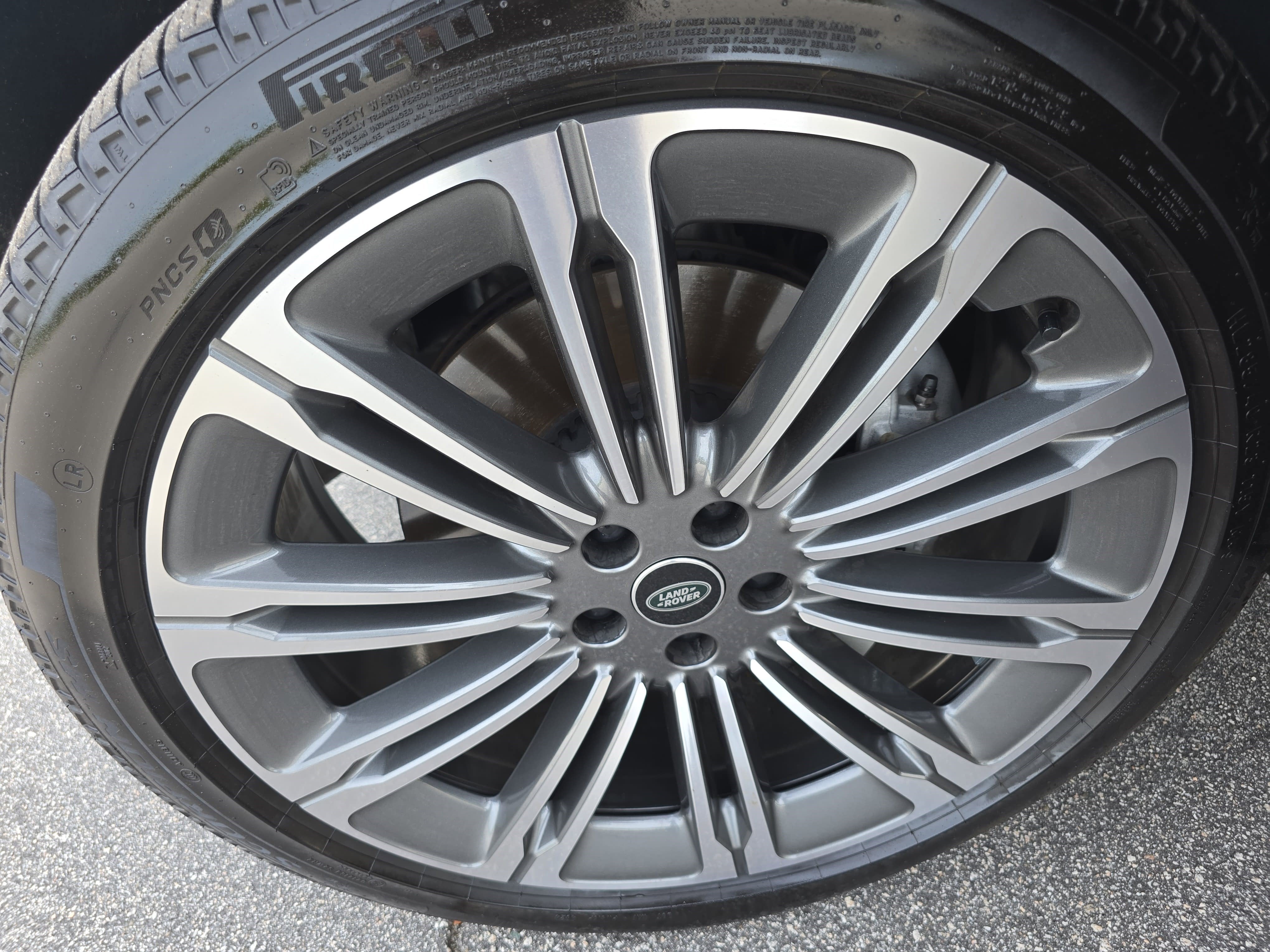 2025 Land Rover Range Rover SE