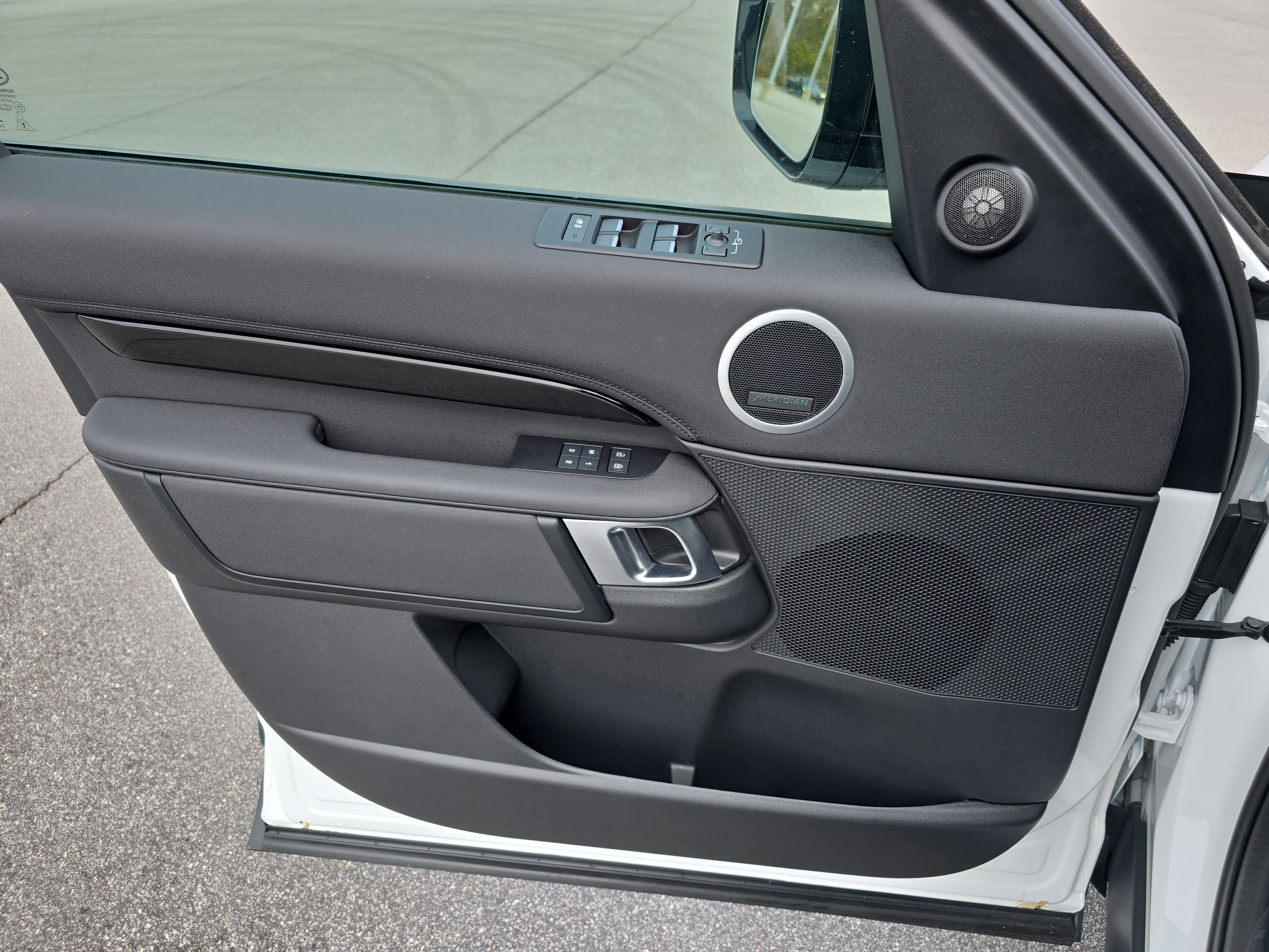 2025 Land Rover Discovery S