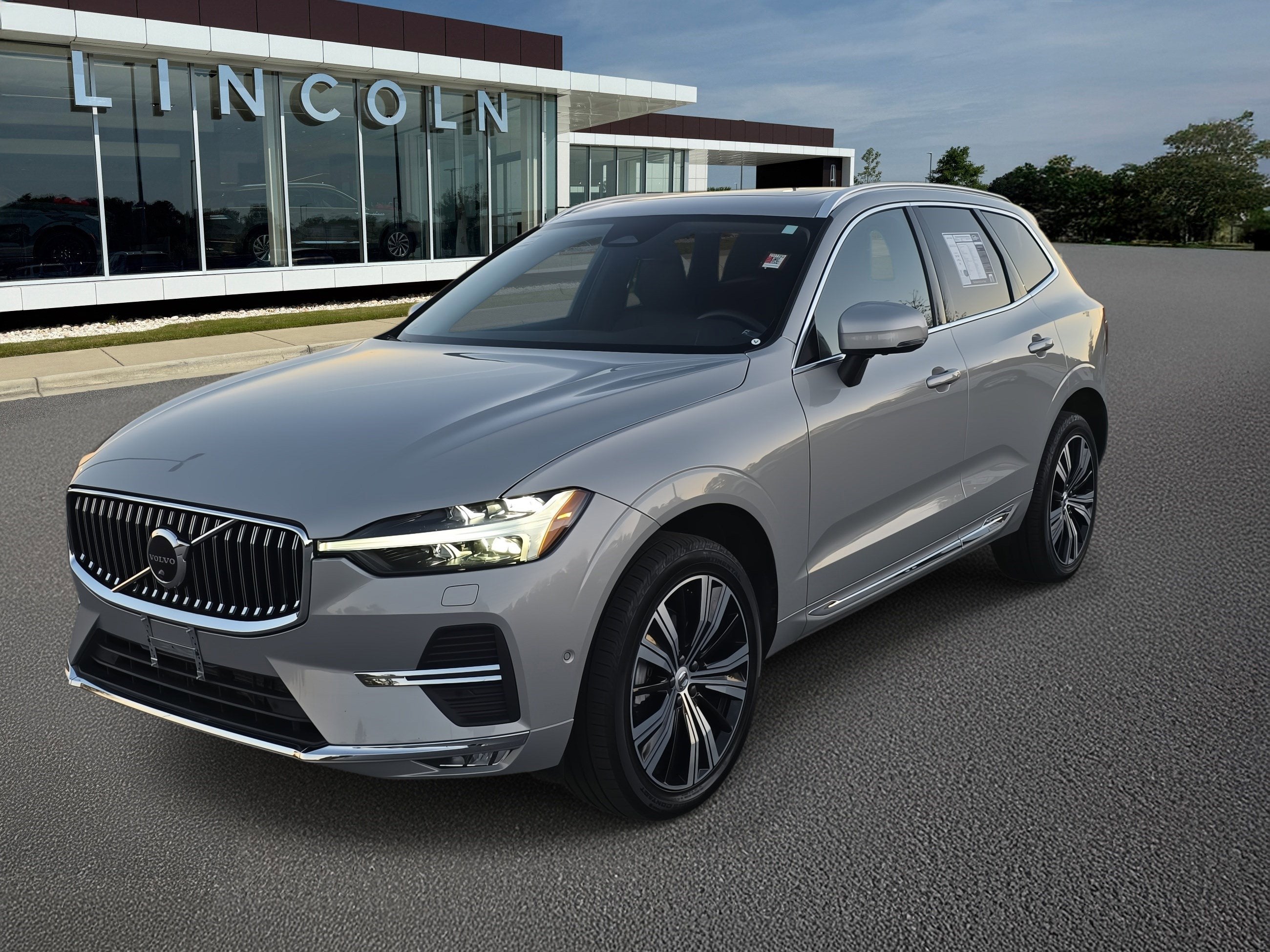 2023 Volvo XC60 Plus Bright Theme