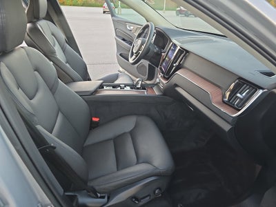 2023 Volvo XC60 Plus Bright Theme