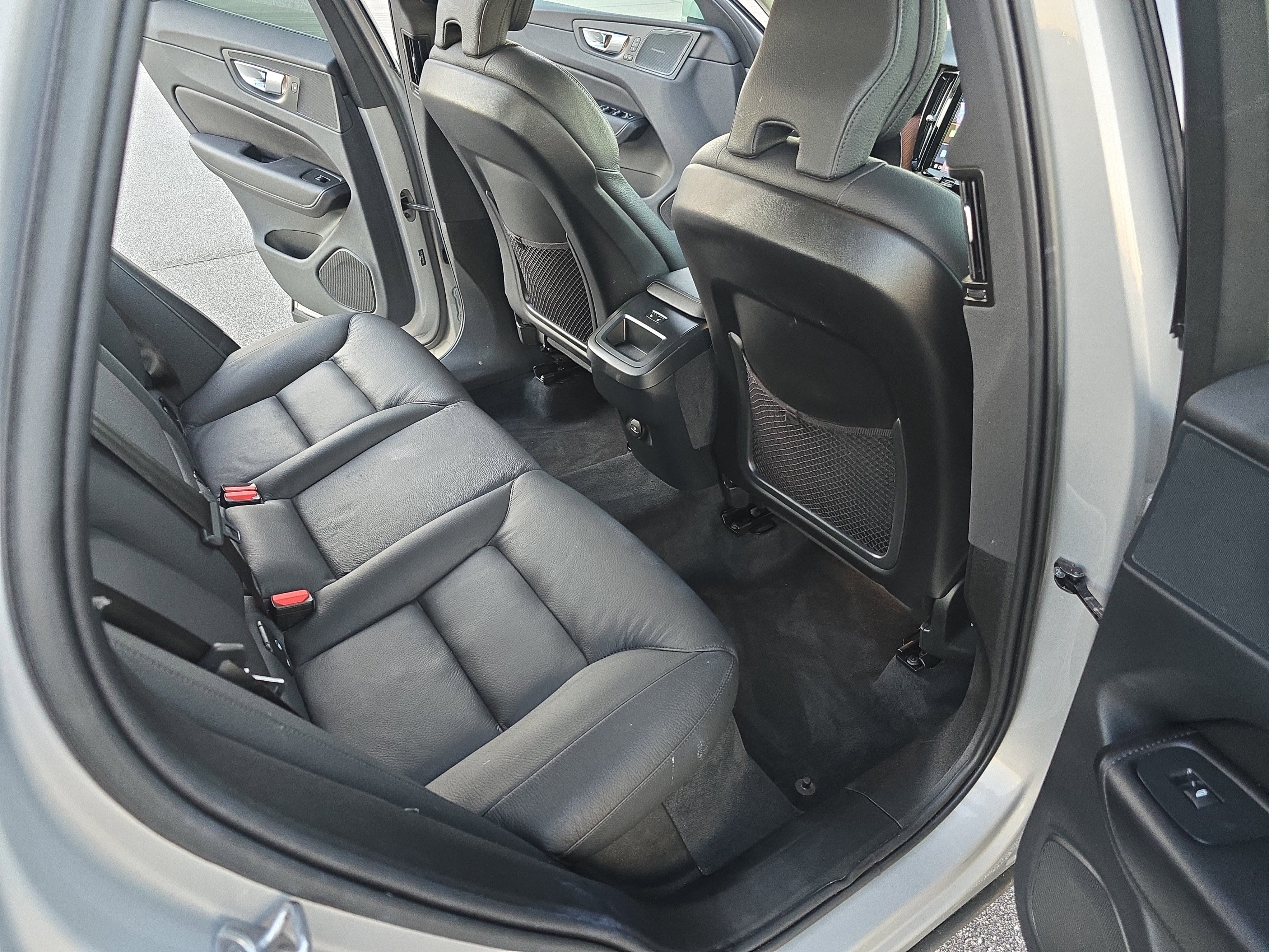 2023 Volvo XC60 Plus Bright Theme