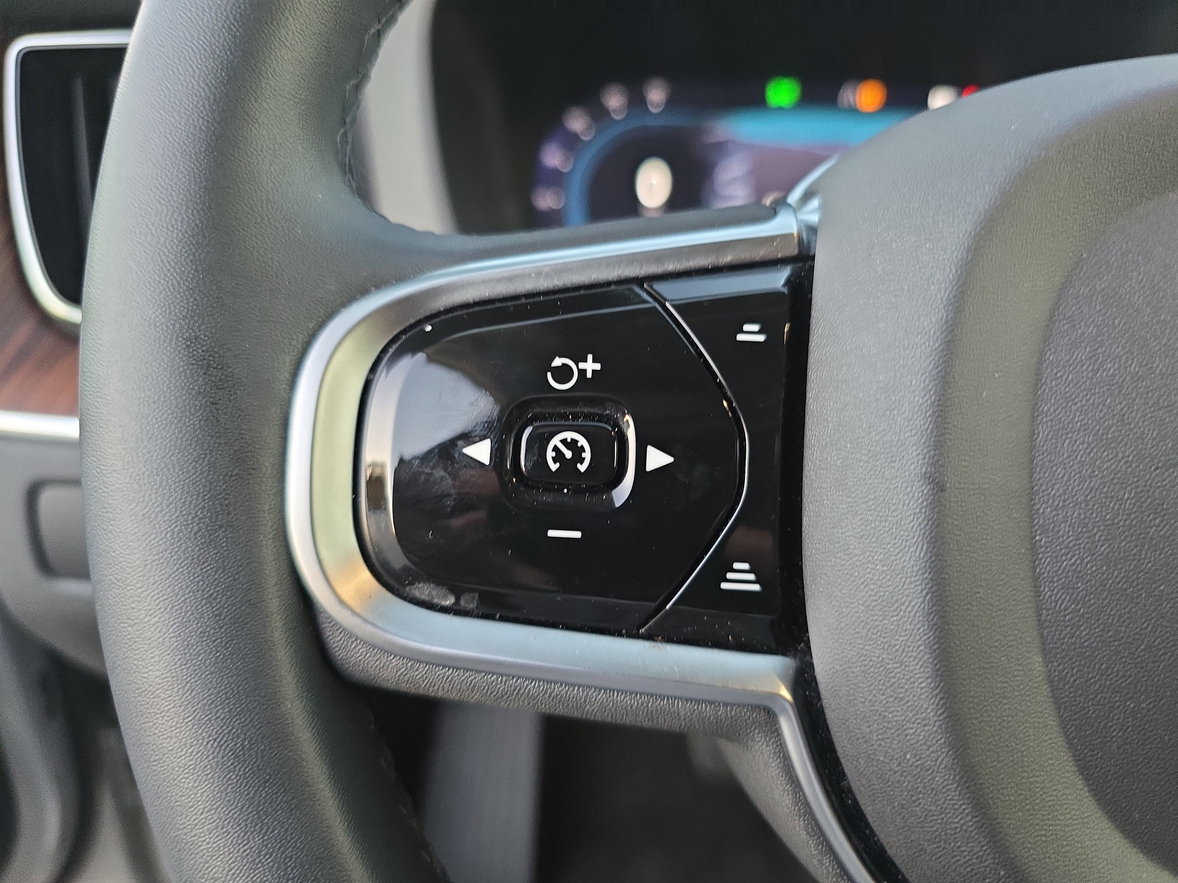 2023 Volvo XC60 Plus Bright Theme