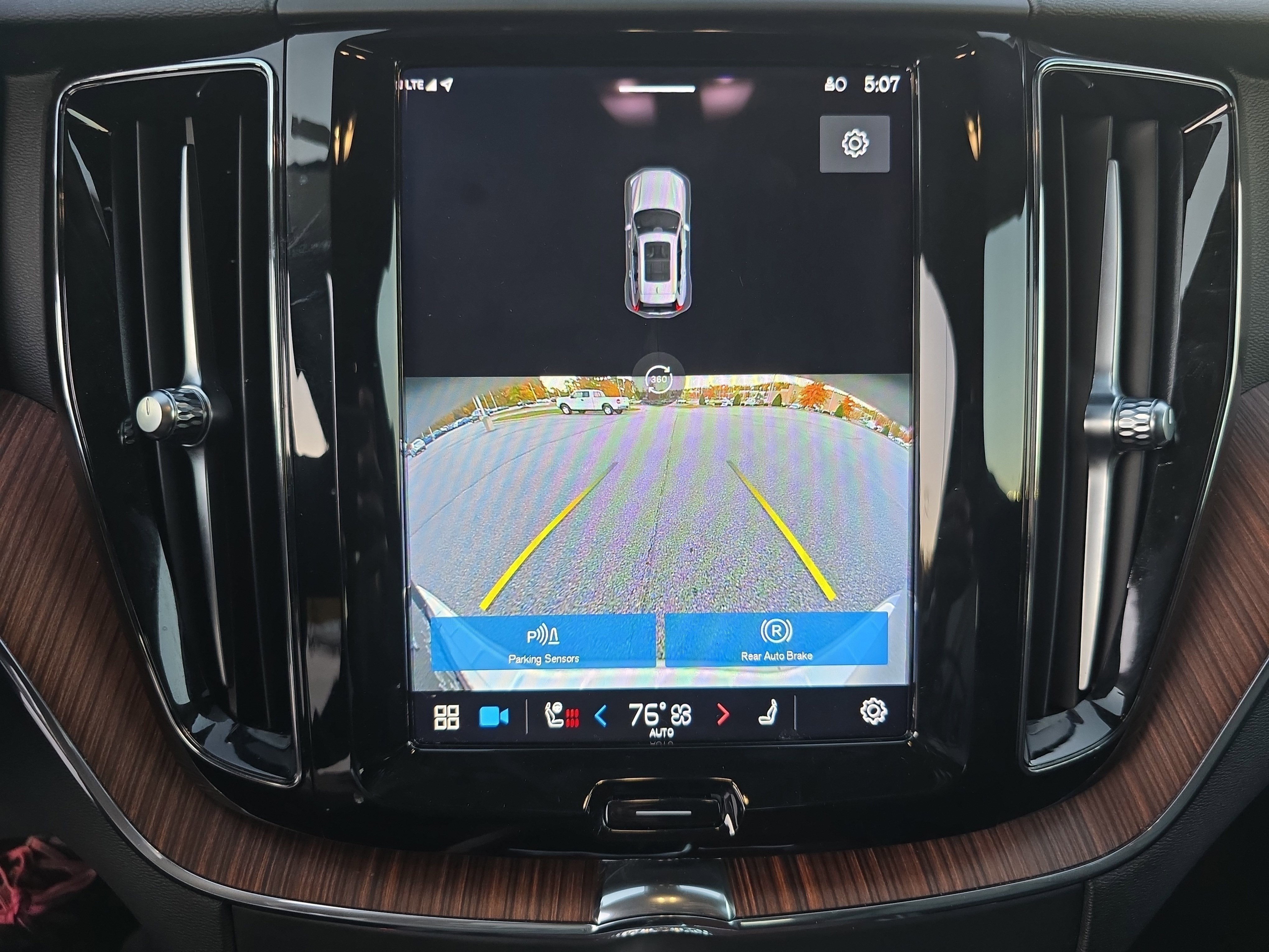 2023 Volvo XC60 Plus Bright Theme