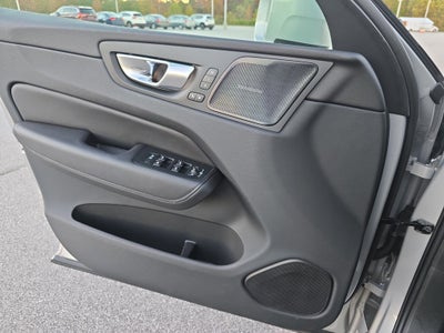 2023 Volvo XC60 Plus Bright Theme