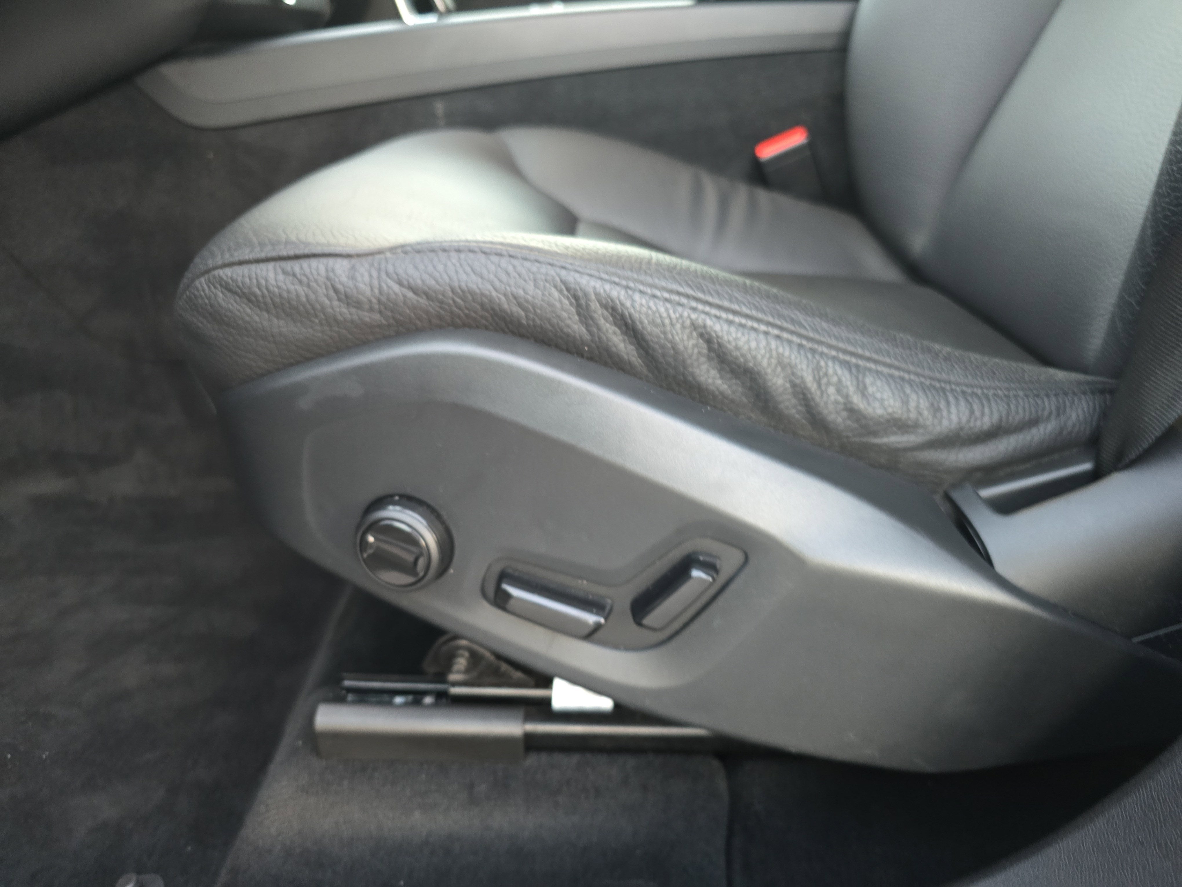 2023 Volvo XC60 Plus Bright Theme