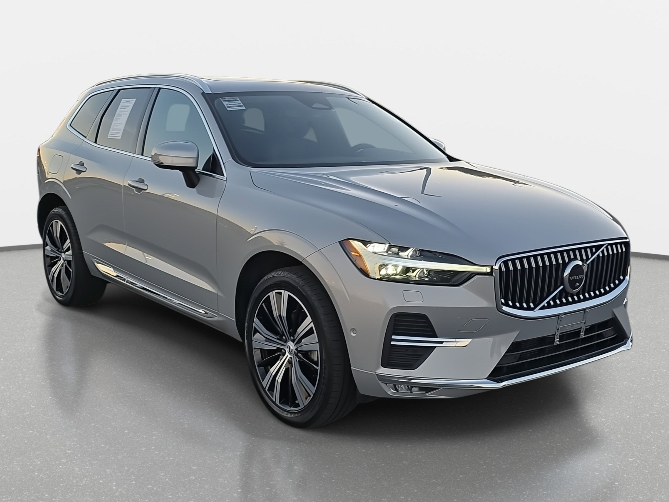 2023 Volvo XC60 Plus Bright Theme