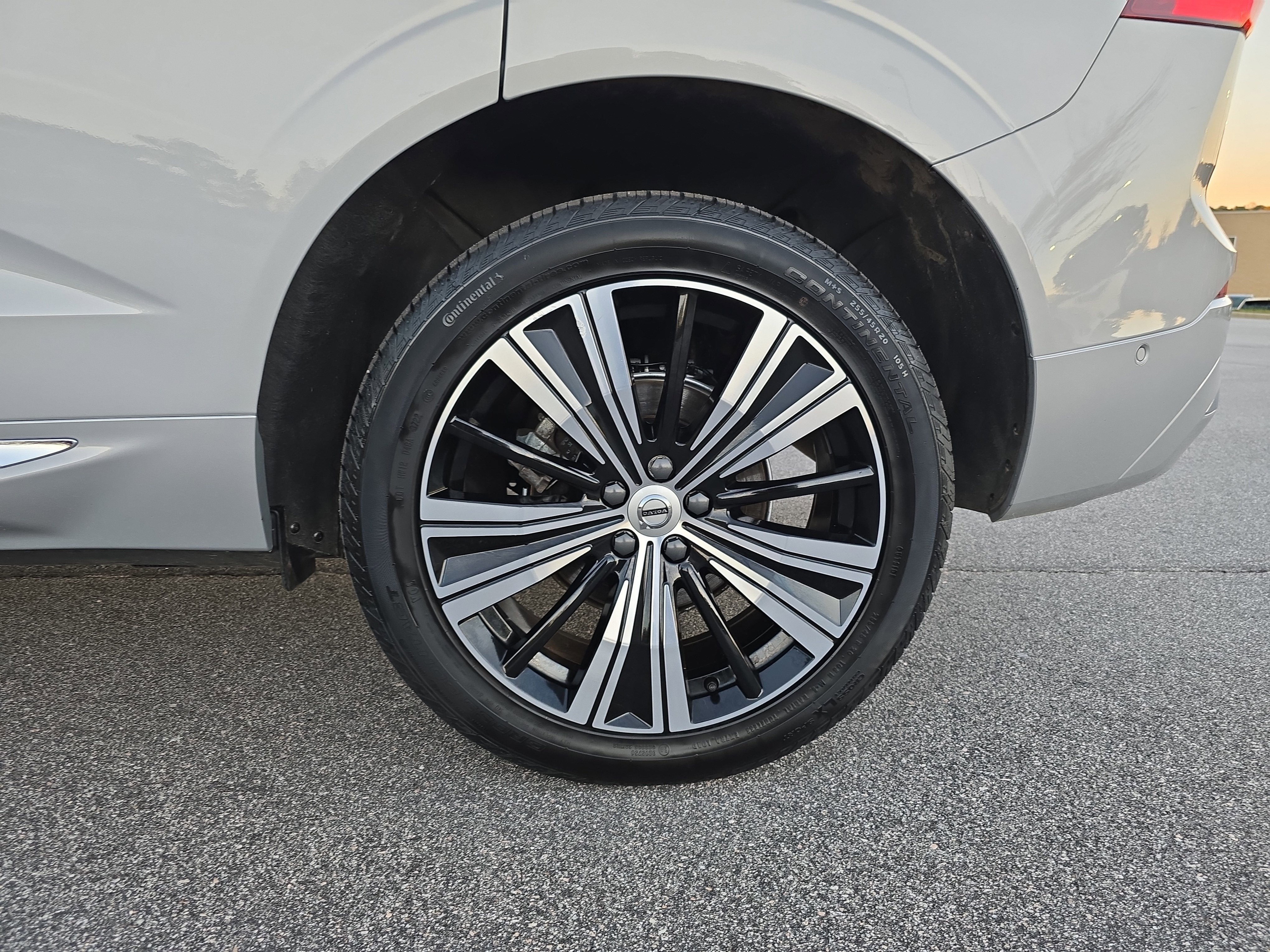 2023 Volvo XC60 Plus Bright Theme