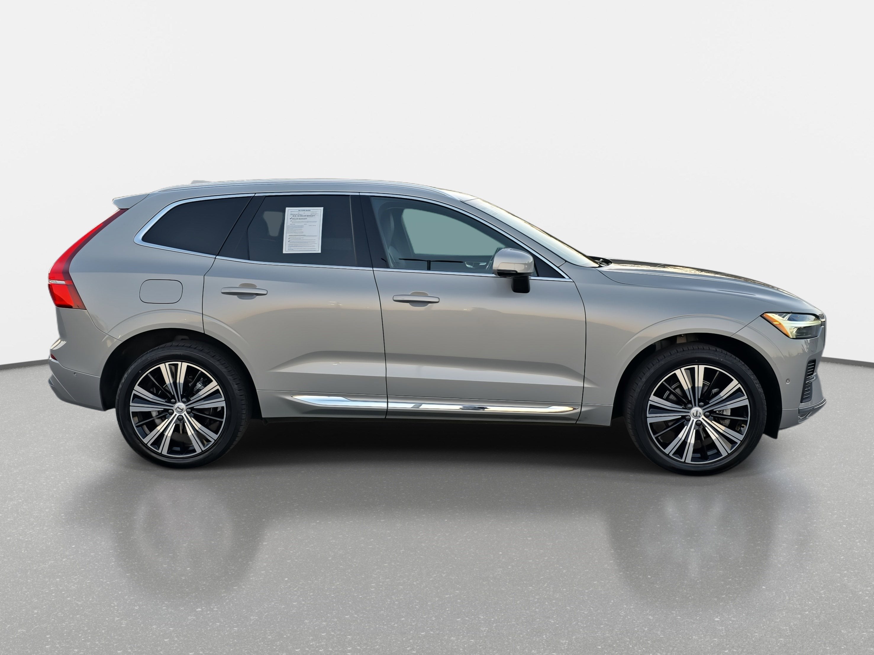 2023 Volvo XC60 Plus Bright Theme