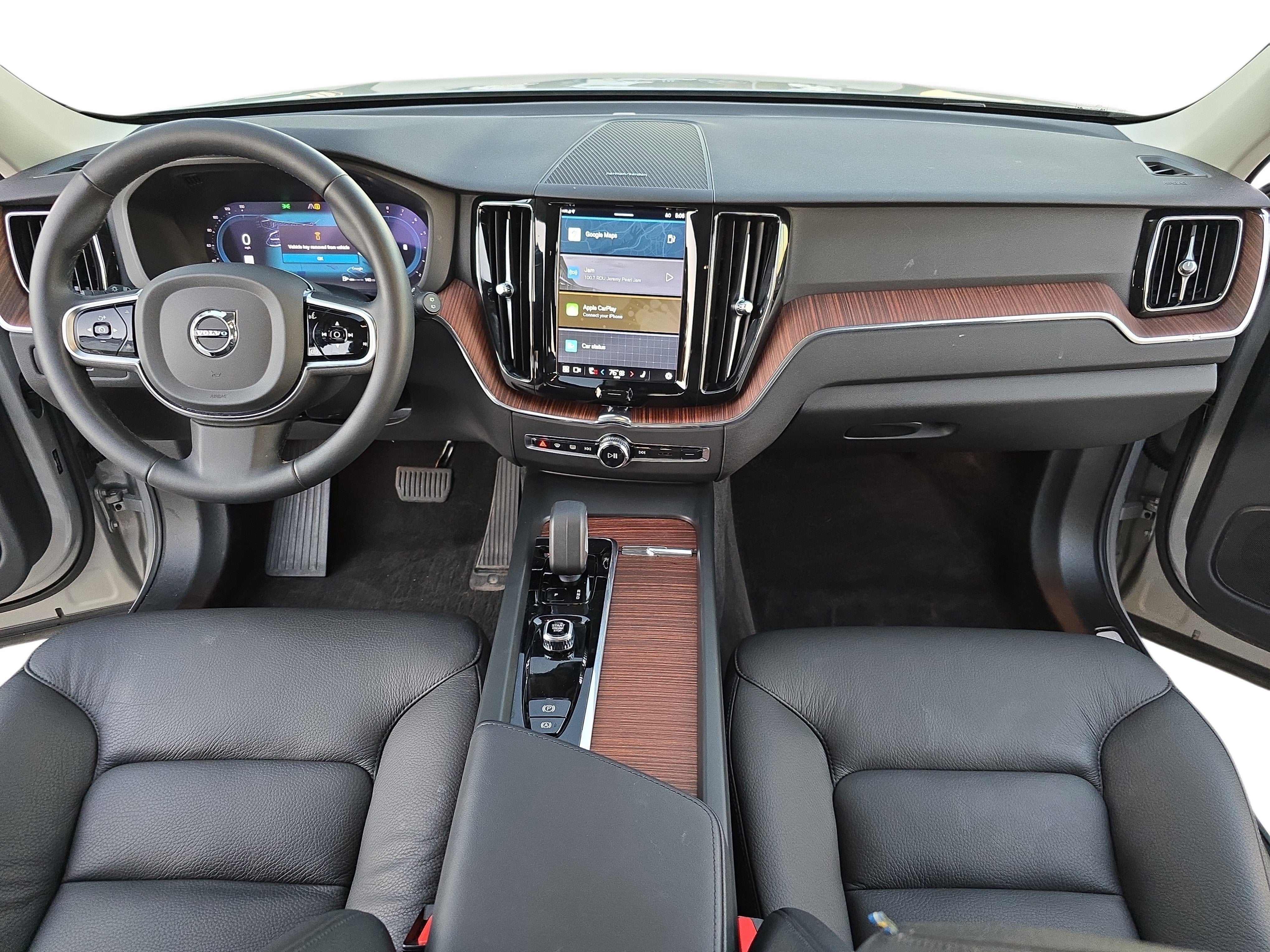 2023 Volvo XC60 Plus Bright Theme