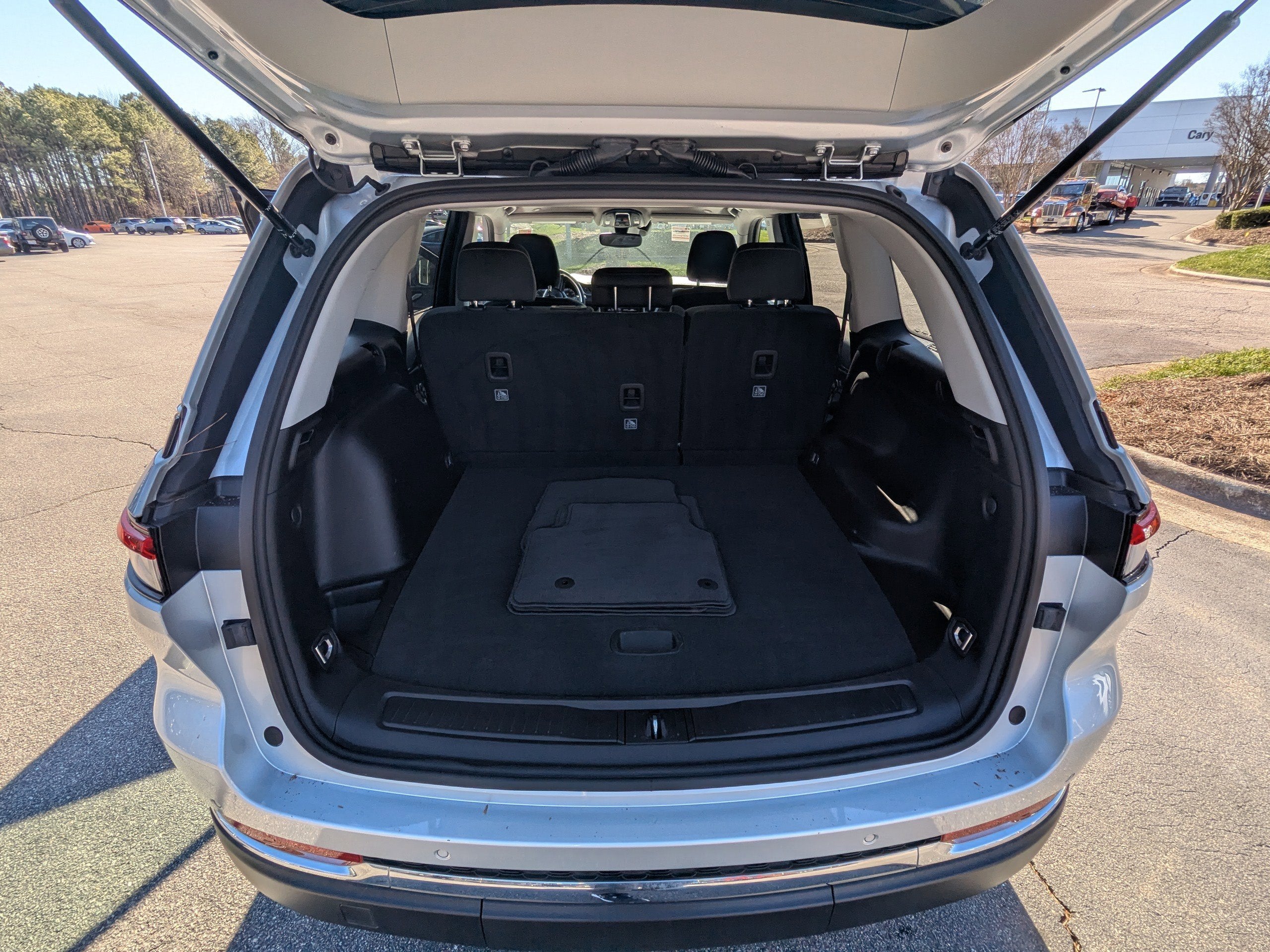 2023 Jeep Grand Cherokee Laredo X