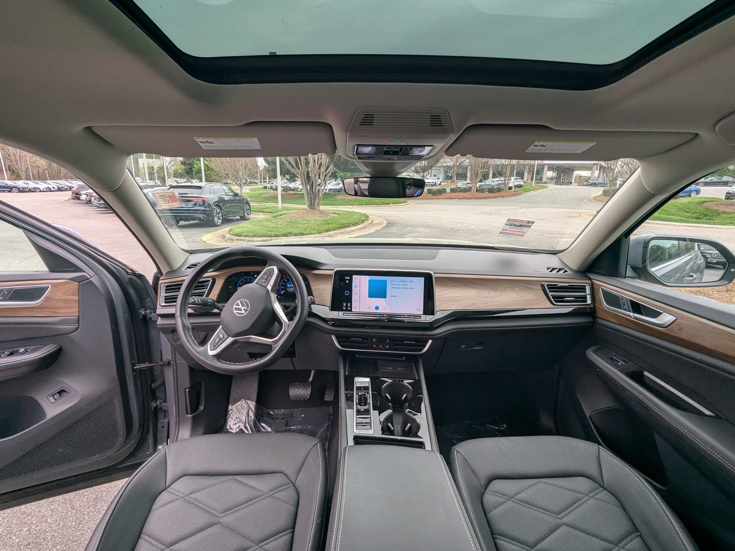 2025 Volkswagen Atlas 2.0T SE w/Technology