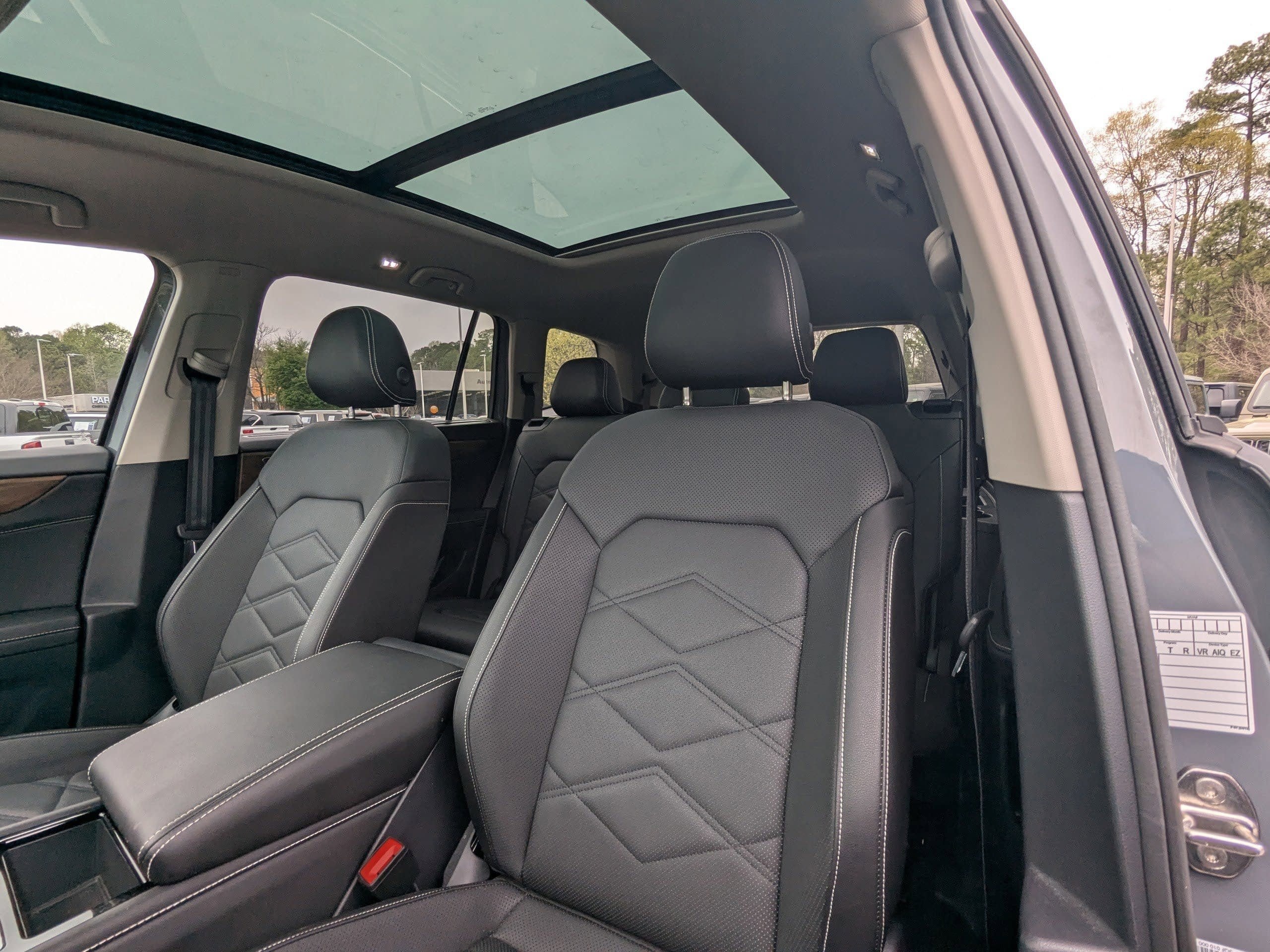 2025 Volkswagen Atlas 2.0T SE w/Technology