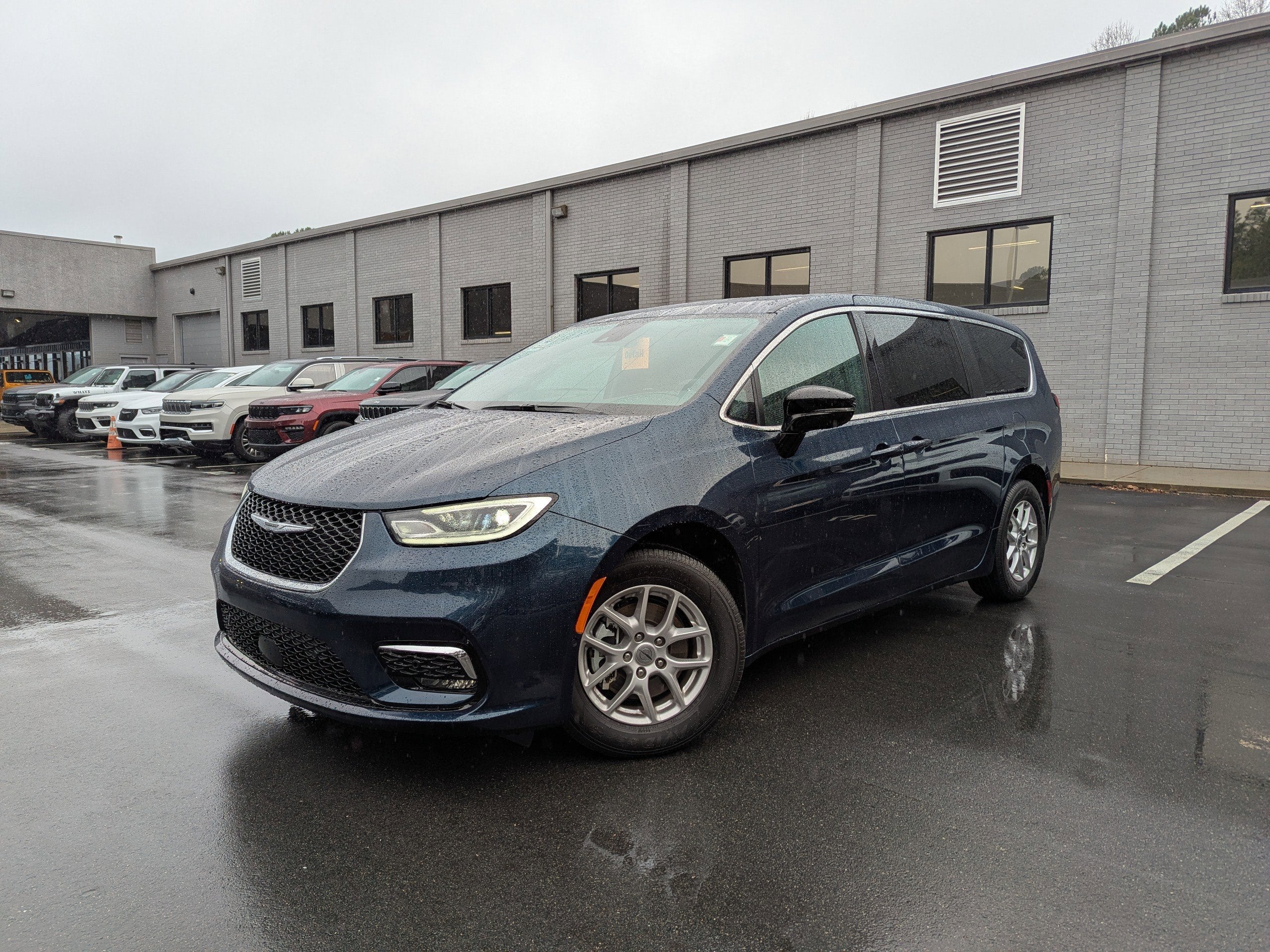 2025 Chrysler Pacifica Select