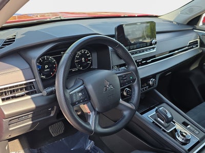 2023 Mitsubishi Outlander SE