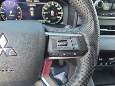 2023 Mitsubishi Outlander SE