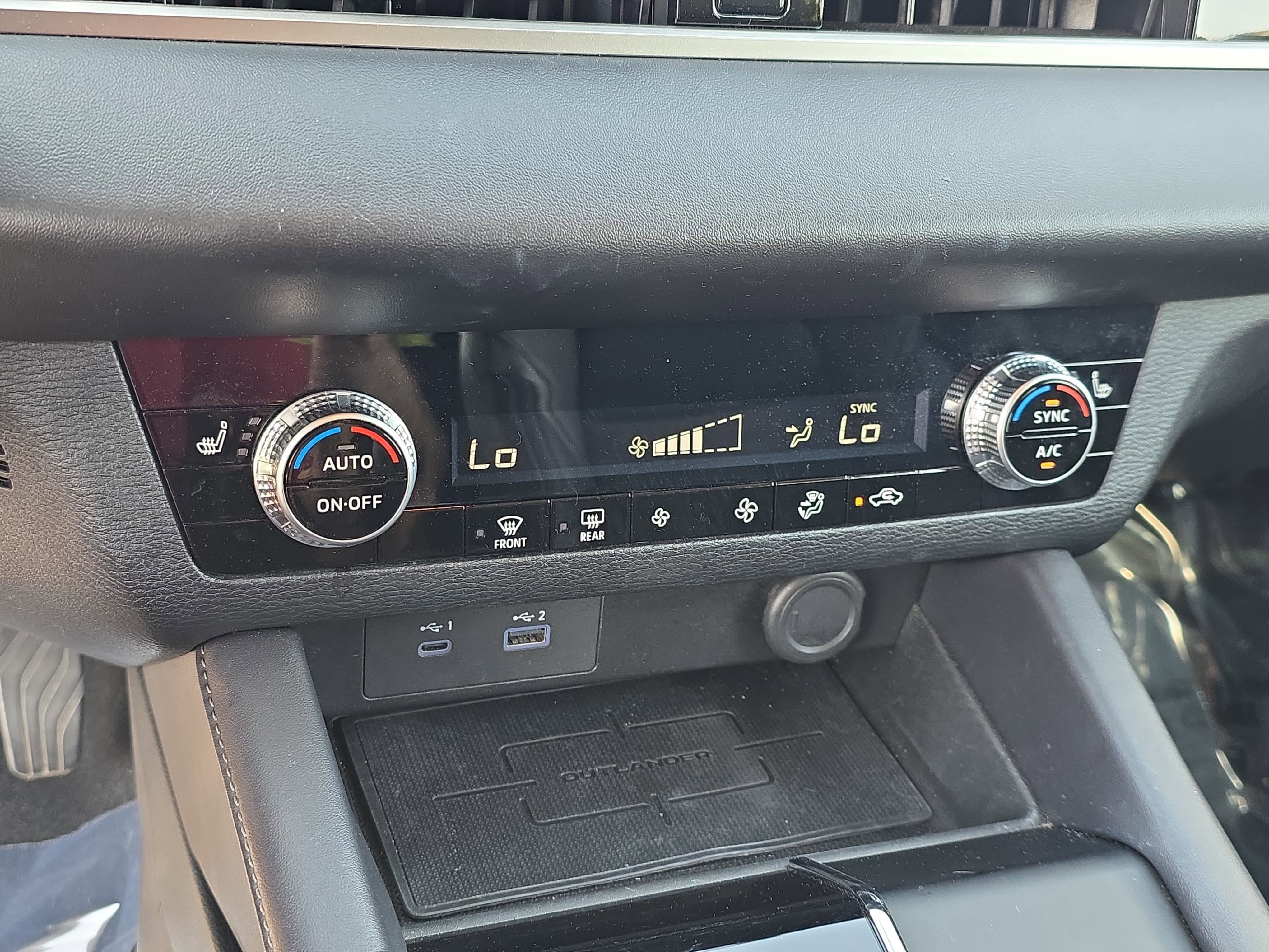 2023 Mitsubishi Outlander SE
