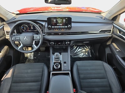 2023 Mitsubishi Outlander SE