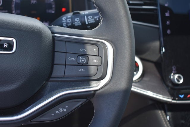 2024 Jeep Wagoneer Base