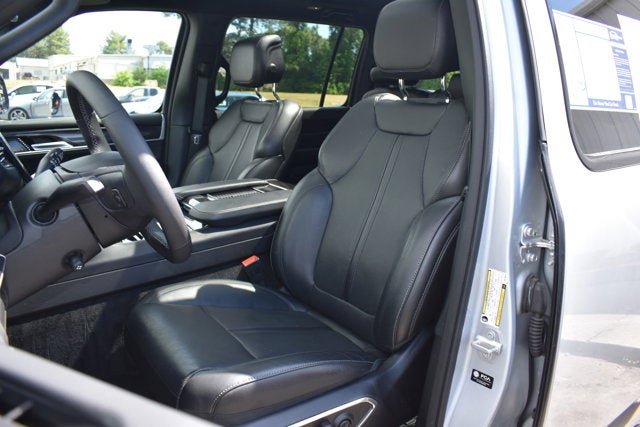 2024 Jeep Wagoneer Base