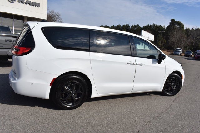 2024 Chrysler Pacifica Hybrid S Appearance Pkg