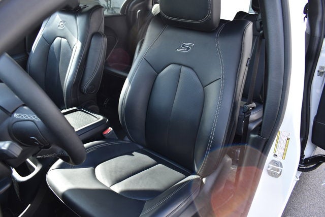 2024 Chrysler Pacifica Hybrid S Appearance Pkg