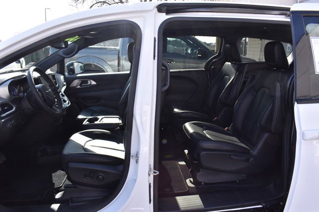 2024 Chrysler Pacifica Hybrid S Appearance Pkg