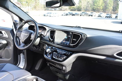 2024 Chrysler Pacifica Hybrid S Appearance Pkg