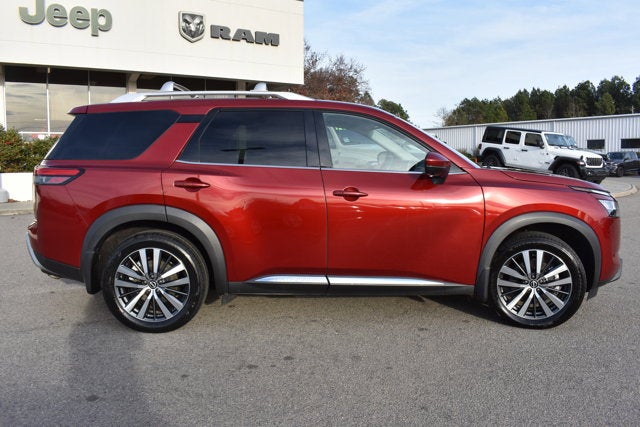 2022 Nissan Pathfinder Platinum