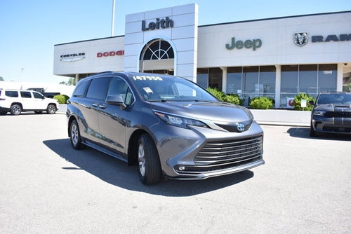 2025 Toyota Sienna XLE