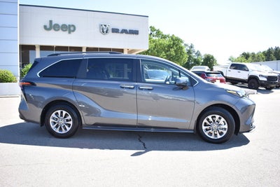 2025 Toyota Sienna XLE