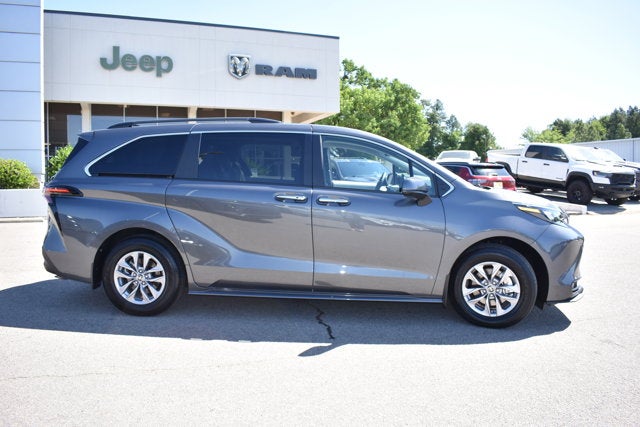 2025 Toyota Sienna XLE