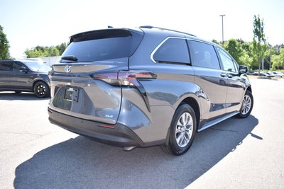 2025 Toyota Sienna XLE