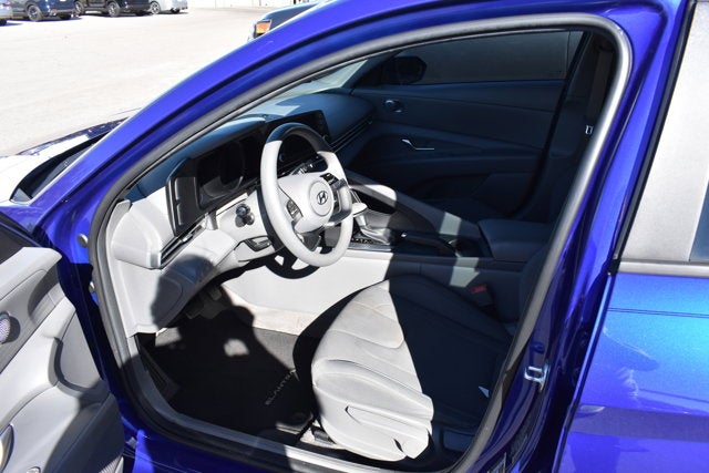 2023 Hyundai Elantra SE