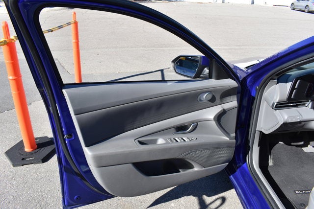 2023 Hyundai Elantra SE