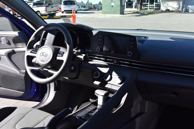 2023 Hyundai Elantra SE