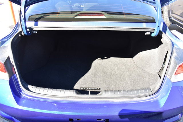 2023 Hyundai Elantra SE