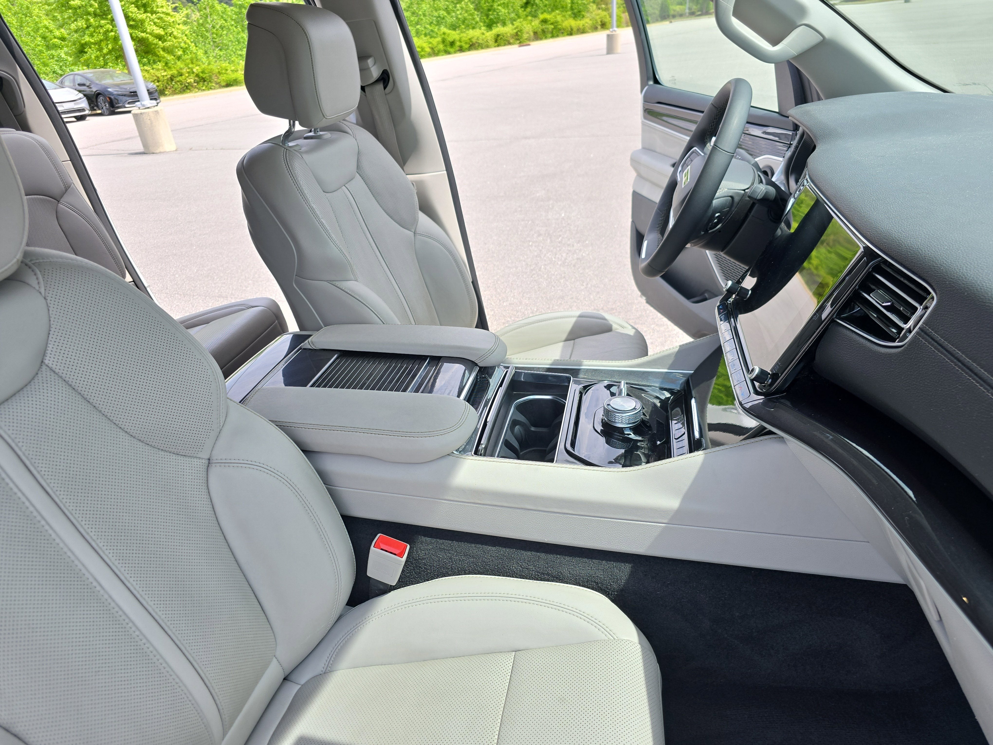 2024 Jeep Wagoneer L Base