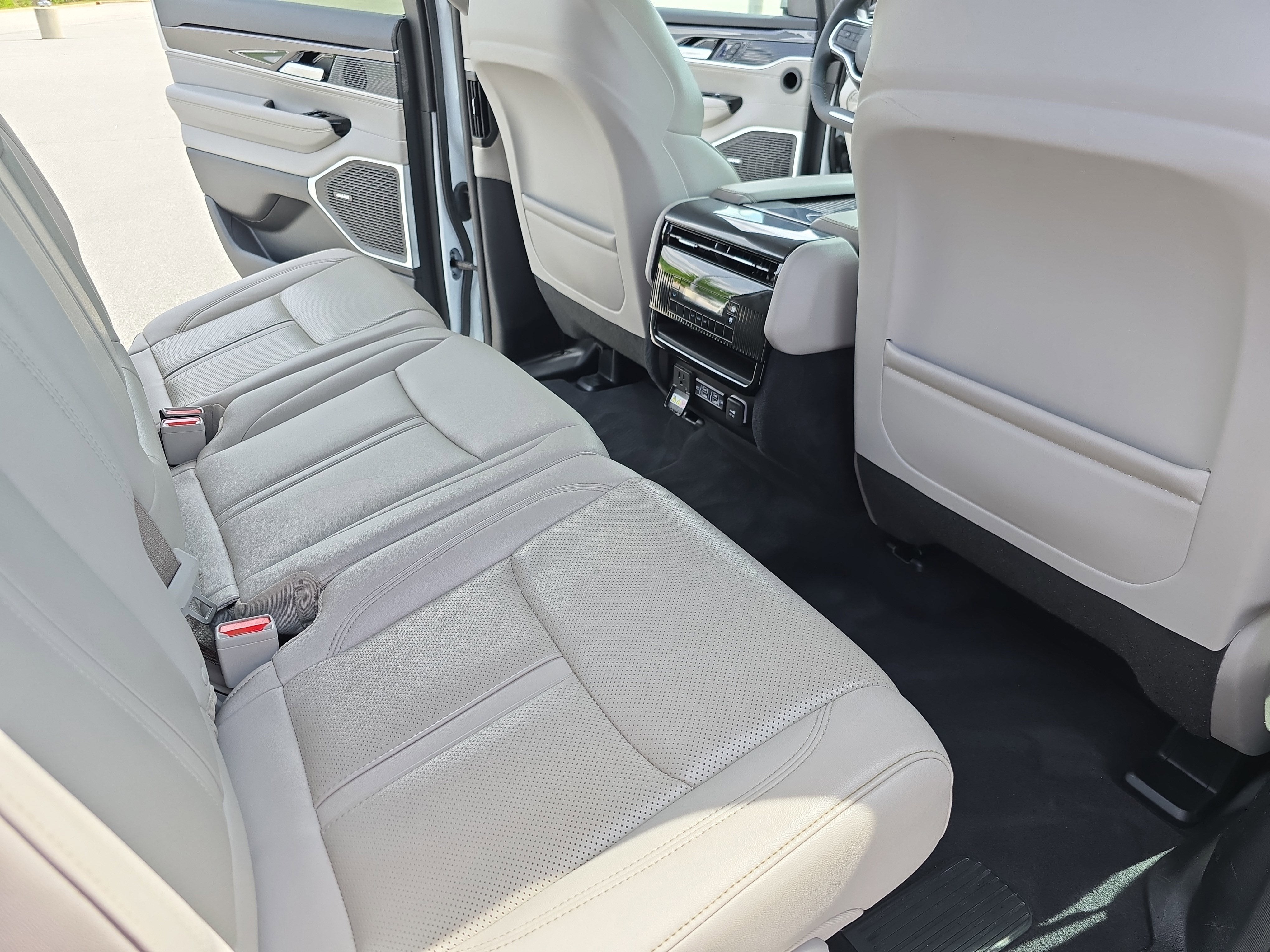 2024 Jeep Wagoneer L Base