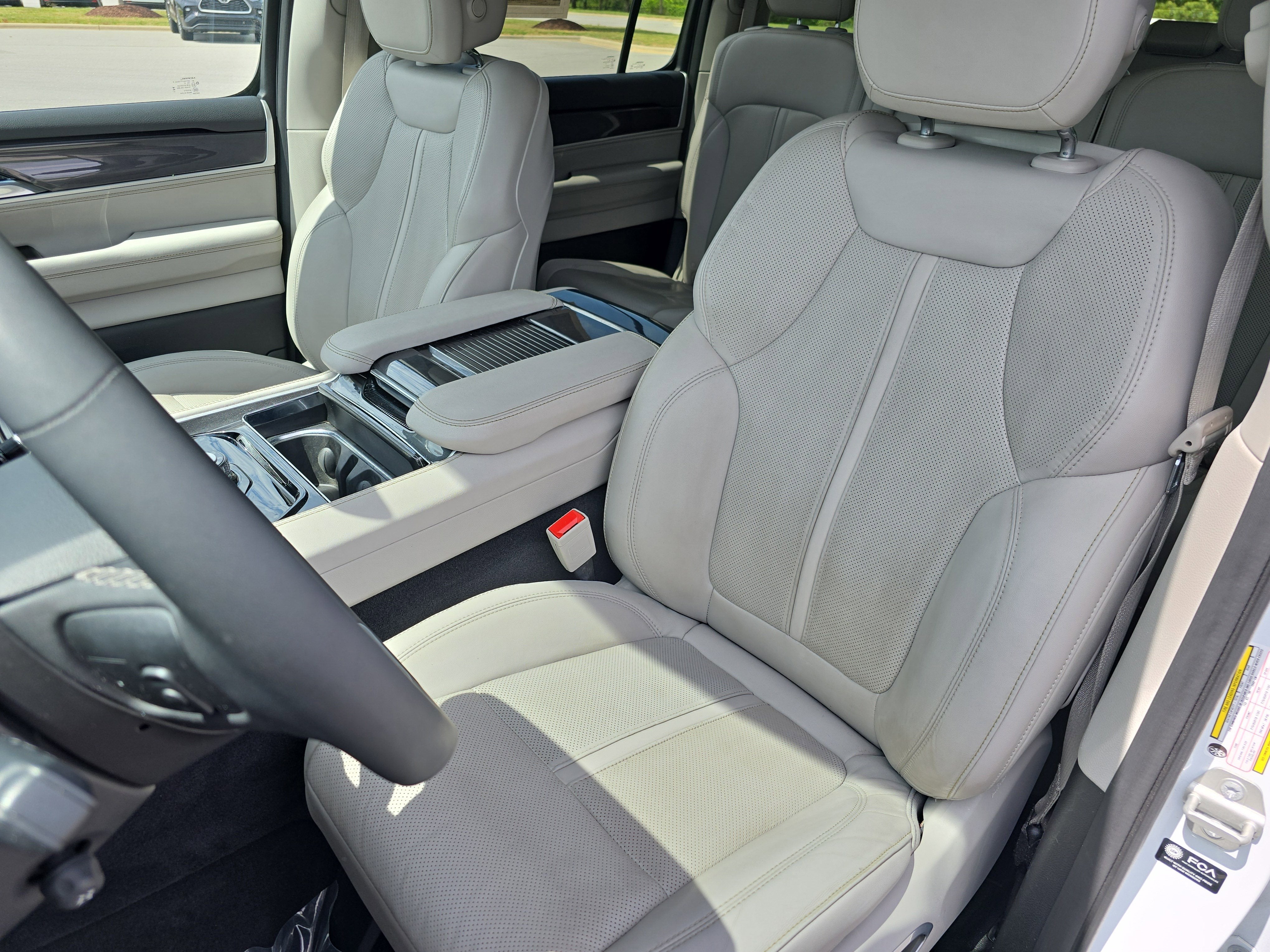 2024 Jeep Wagoneer L Base