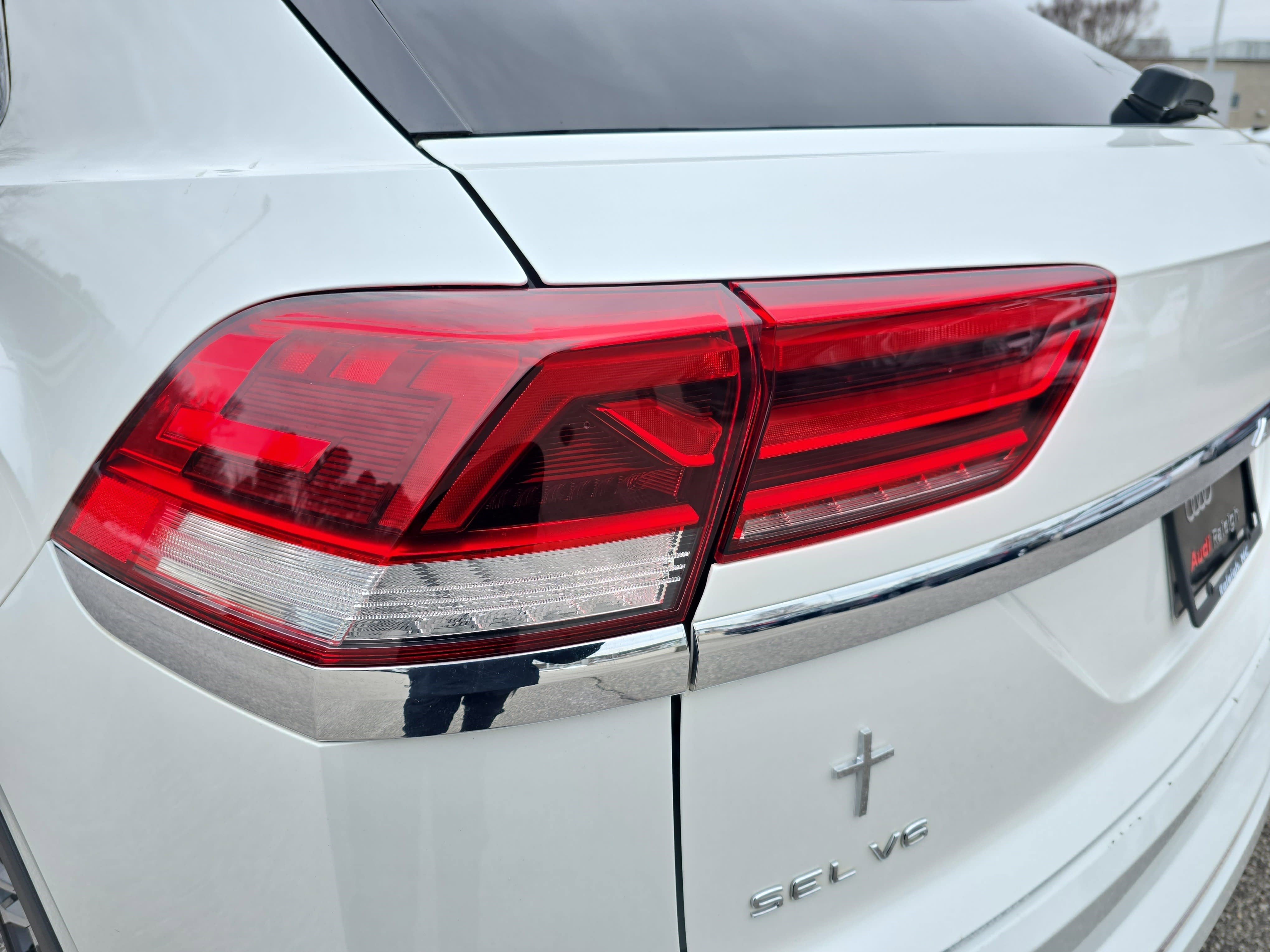 2022 Volkswagen Atlas Cross Sport 3.6L V6 SEL Premium R-Line