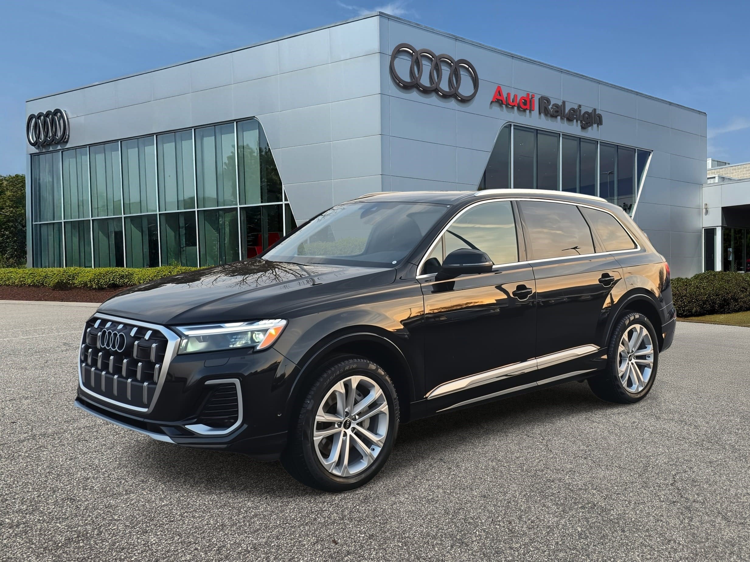 2025 Audi Q7 Premium
