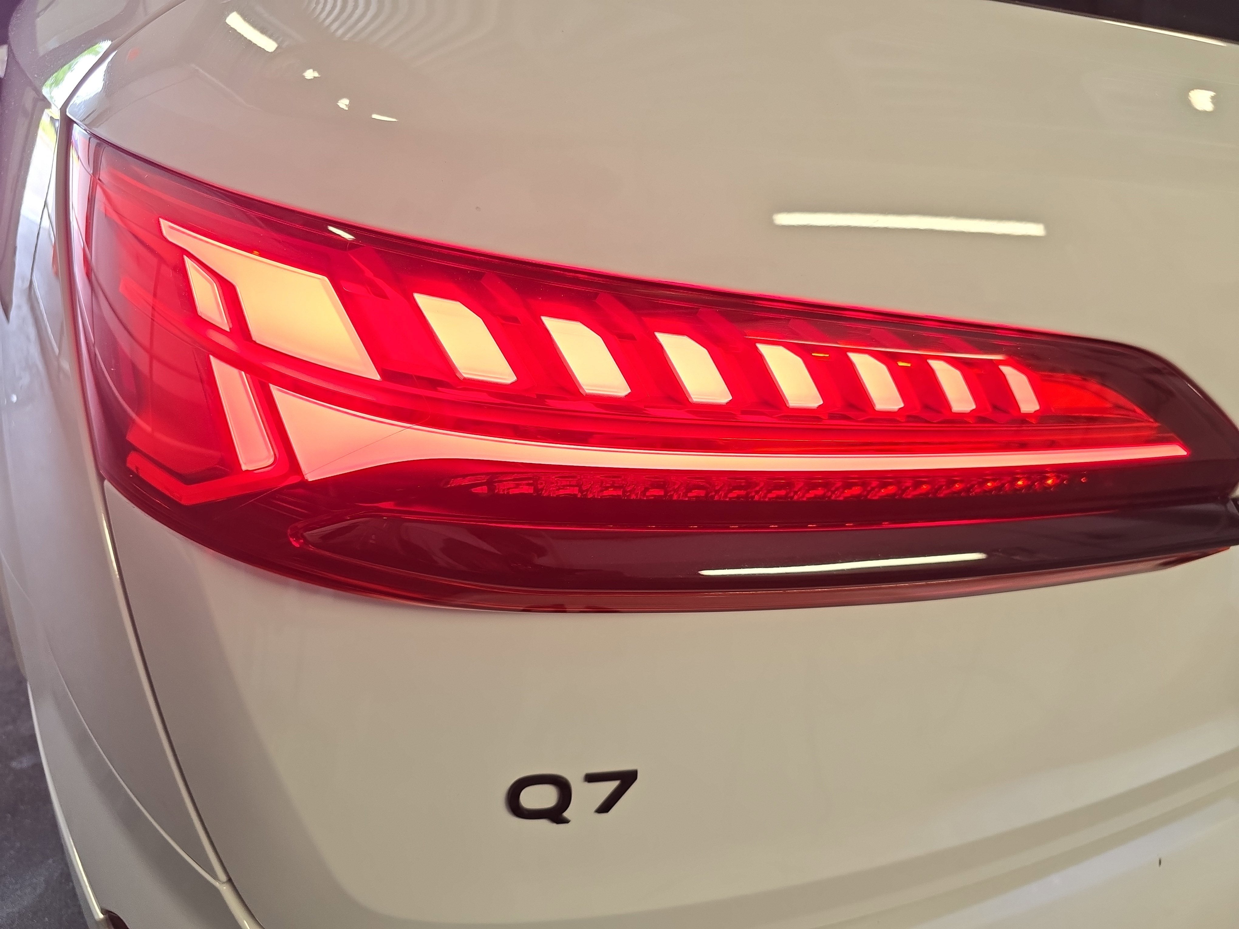 2025 Audi Q7 Premium Plus