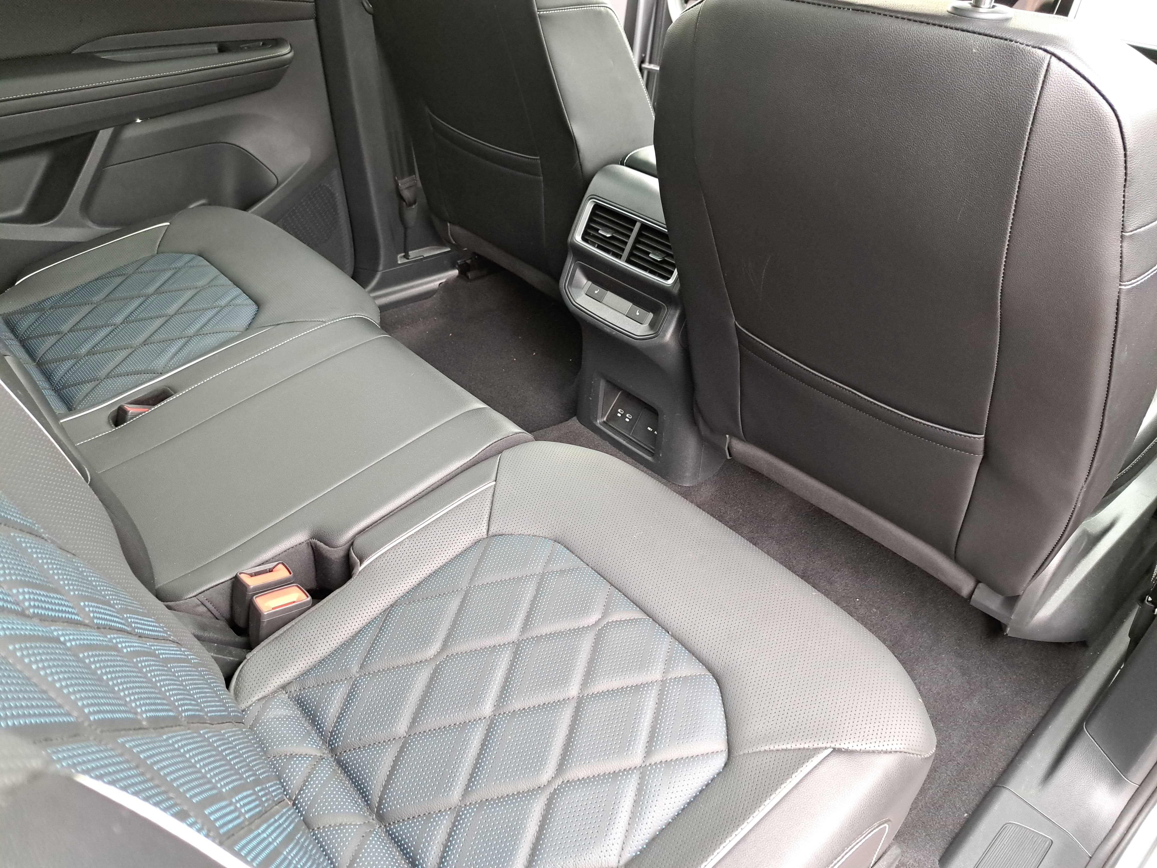 2024 Volkswagen Atlas Cross Sport 2.0T SEL Premium R-Line